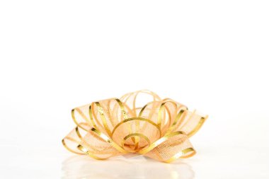 yay kurdele beyaz arka plan üzerinde Noel dekorasyon