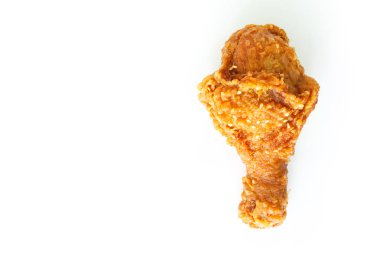 Beyaz arka plan üzerinde kızarmış tavuk baget