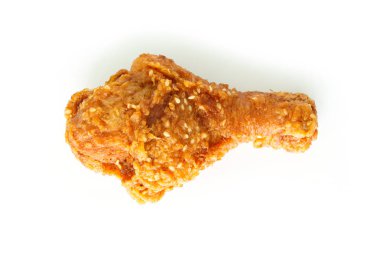 Beyaz arka plan üzerinde kızarmış tavuk baget