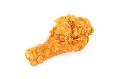 Beyaz arka plan üzerinde kızarmış tavuk baget