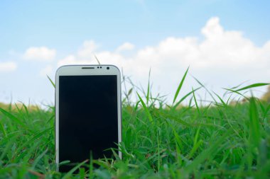 Telefon benzersiz bir perspektif çim sakin ol mutlu saat