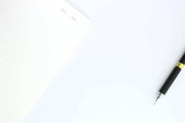 Beyaz arka plan üstünde aşk günlüğü Sevgililer günü defter