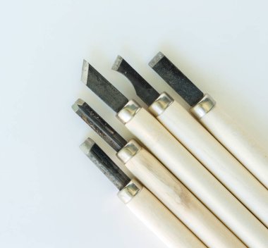 keski oyma beyaz arka plan üzerinde ayarla