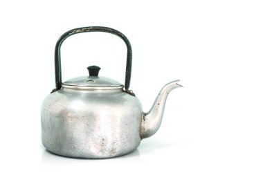 su ısıtıcısı çay beyaz arka plan üzerinde