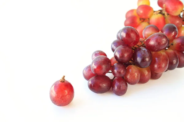 Червоний Виноград Білому Тлі — стокове фото