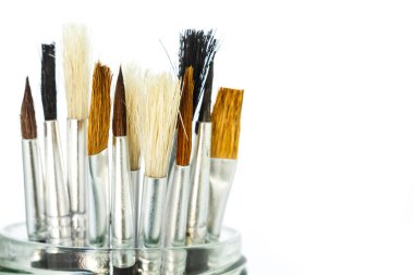 Beyaz arka plan üzerinde boya fırça ayarlama aracı sanat