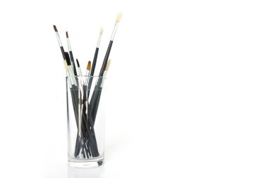 Beyaz arka plan üzerinde boya fırça ayarlama aracı sanat