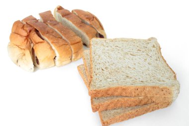 beyaz zemin üzerine kuru üzüm ekmek yiyecek