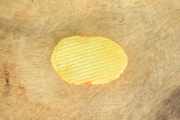 Knusprige Kartoffelchips Junk Food Ungesundes Essen Auf Holz — Stockfoto