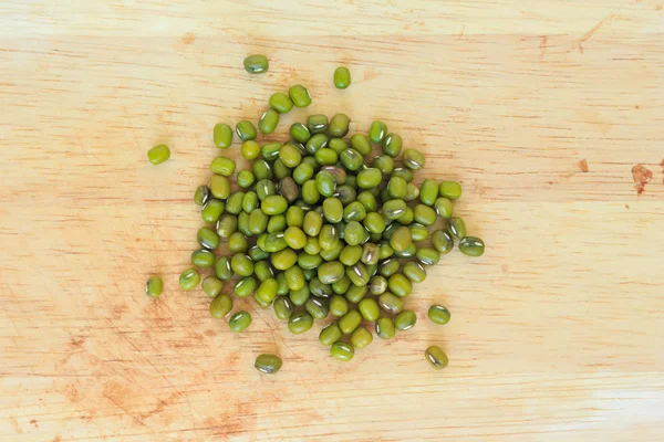 Mung Bean Stapel Groene Textuur Houten Achtergrond — Stockfoto