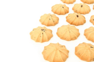 çikolata parçalı kurabiye bisküvi üzerinde beyaz bakcground