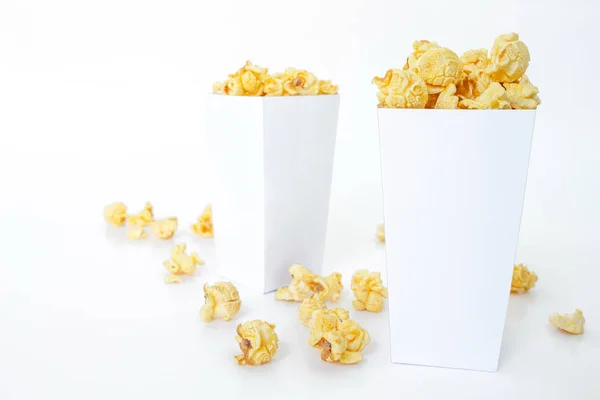 Palomitas Maíz Caja Blanca Sobre Fondo Blanco — Foto de Stock