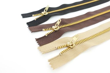 Beyaz arka plan nesnesinde fermuarın