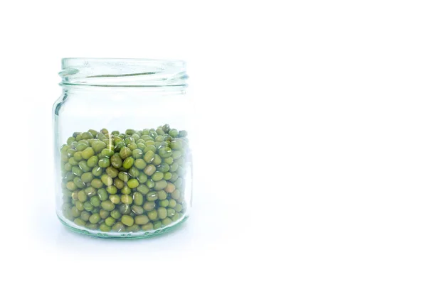 绿豆绿色在瓶玻璃在白色背景 — 图库照片