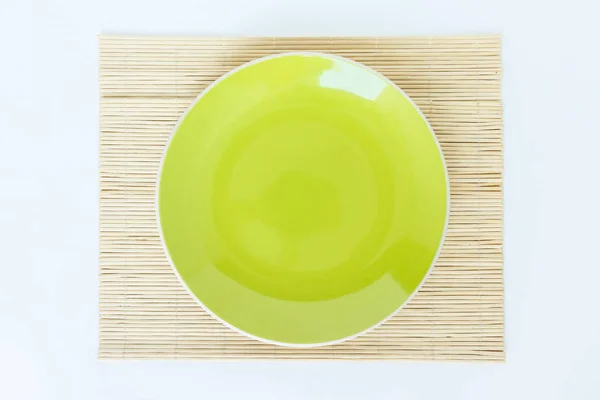 Green Plate Empty Bamboo Mat White Background — Stock Photo, Image