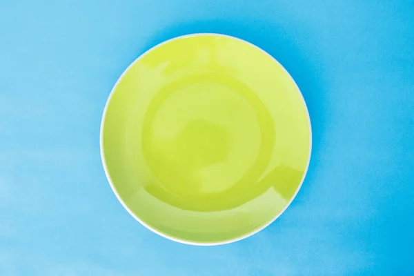 Πράσινο Πιάτο Άδειο Μπλε Φόντο — Φωτογραφία Αρχείου