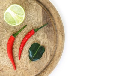 malzemeler tom yom goong, limon, havlıcan, Güney Afrika'da bir kabile kireç yaprakları, kireç, biber, Tayland Gıda otlar doğa arka plan