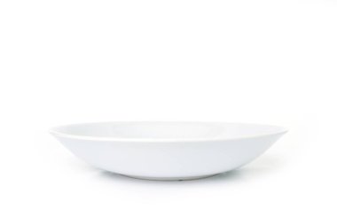 Beyaz tabak beyaz arka plan üzerinde boş