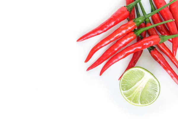Chili Peppar Röd Kryddig Lime Grönsaker Vit Bakgrund — Stockfoto