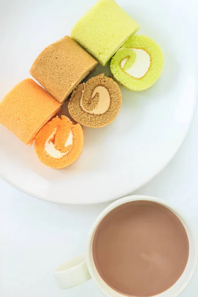 Pastel Naranja Chocolate Verde Rollo Colocado Taza Café Vista Superior — Foto de Stock