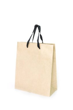 beyaz zemin üzerinde kahverengi kağıt torba.