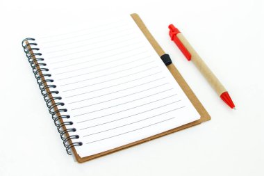 defter sağ sayfa ve beyaz zemin üzerine kalem.