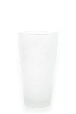 Beyaz arkaplanda izole edilmiş boş bardak.