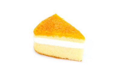 Beyaz arka planda turuncu lezzetli pasta dilimi.
