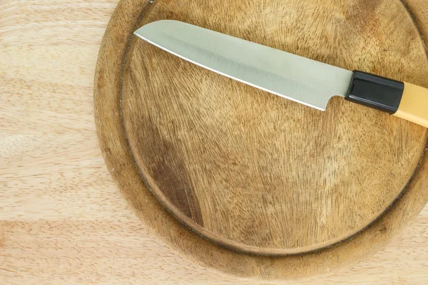 Cuchillo Cocina Sobre Tabla Cortar Sobre Mesa Madera —  Fotos de Stock