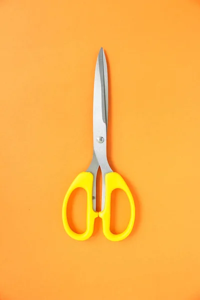 Sárga Kivéső Ollók Narancssárga Háttér — Stock Fotó