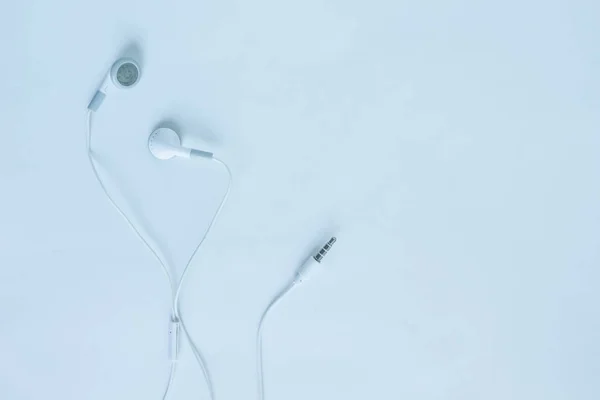 Ohrhörer Oder Kopfhörer Draufsicht Auf Weißem Hintergrund — Stockfoto