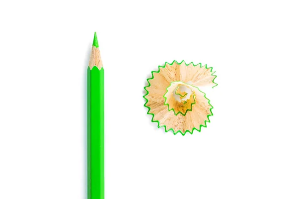 Зеленый Цвет Карандашей Стружки Белом Фоне — стоковое фото