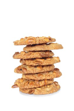 Beyaz arka plan üzerinde kazık fıstık kurabiye.