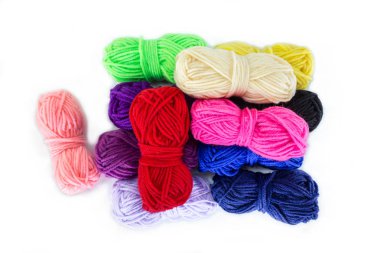 Beyaz arkaplanda birçok renk üst görünümü.