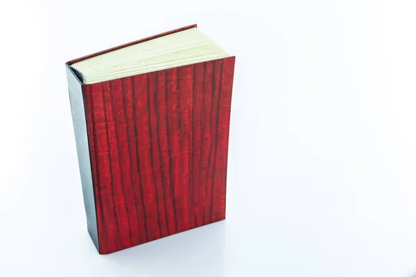 Libro Copertina Rossa Sfondo Bianco — Foto Stock