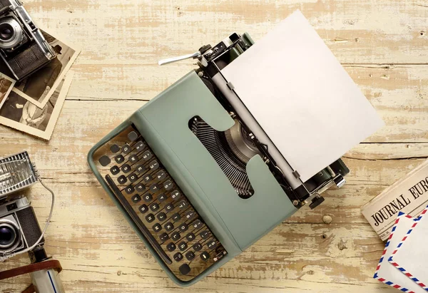 Vintage Type Writer Photo Cameras Journalism Table Top View — Stock Photo, Image