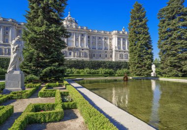 Kraliyet Sarayı, Sabatini gardens, İspanya Madrid görünümünden