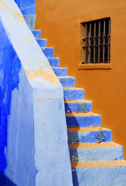 Fas Akdeniz kıyısında bir evde merdiven