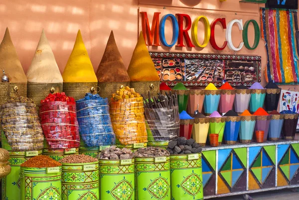 Geschäft mit Naturfärbemitteln im Souk von Marrakesch; Marokko — Stockfoto