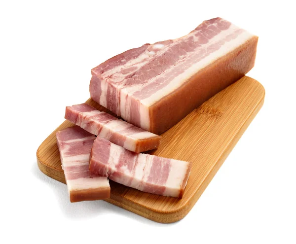 Pedaço de bacon fumado isolado — Fotografia de Stock