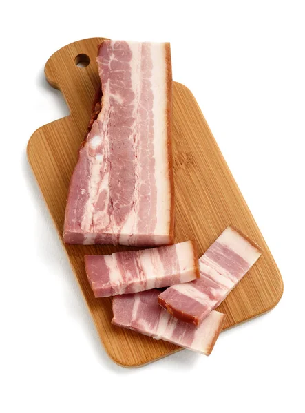 Pedaço de bacon fumado isolado — Fotografia de Stock