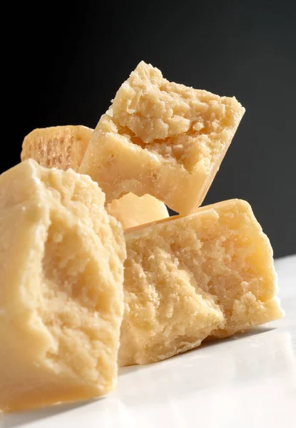 Pieces of parmesan cheese — Stock Photo, Image