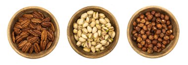 Beyaz bir arka plan üzerinde fındık topluluğu. Pecans, Antep fıstığı, fındık.