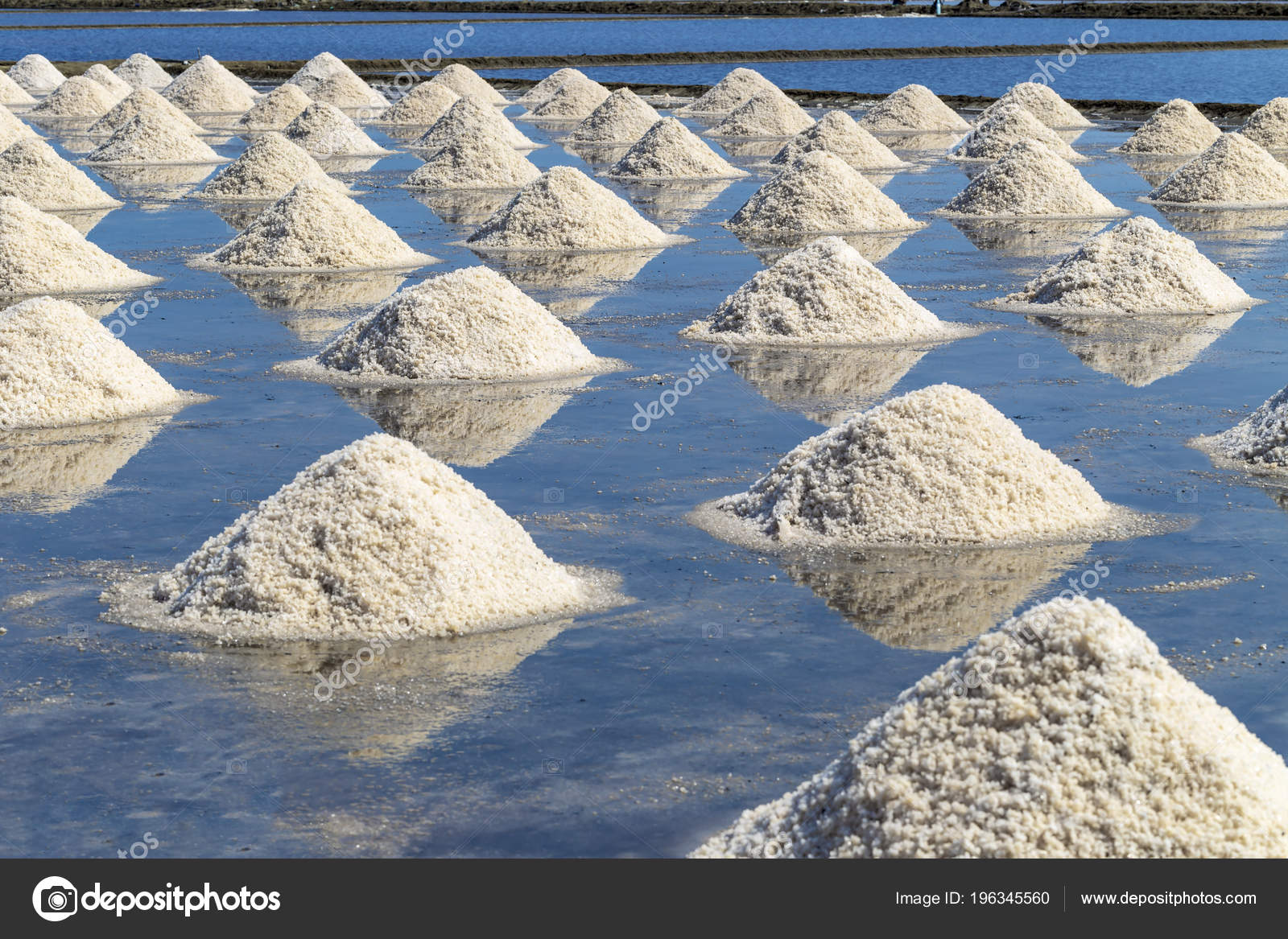 Добыча соли из морской воды. Добыча морской соли. Добыча соли. Добыча поваренной соли из морской воды. Добыча морской соли.