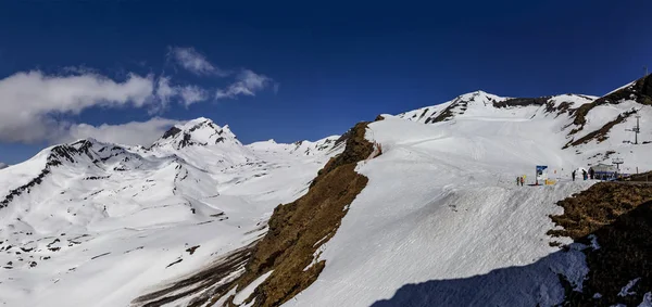 Grndelwald スイス連邦共和国 Wurope や融雪 Panprama ビューで最初の空崖徒歩で高山の雪します — ストック写真