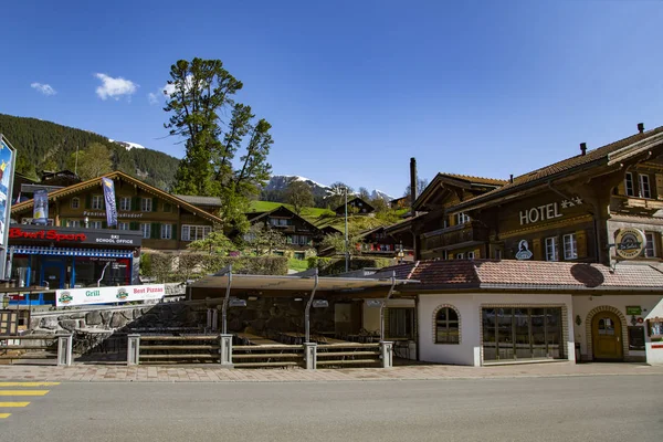 Grindelwald Berne Switzerland April Отели Магазины Пути Железнодорожного Вокзала Гриндельвальд — стоковое фото