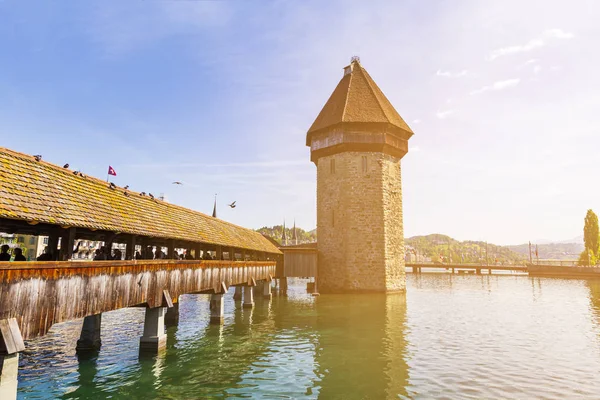 Kapel Jembatan Tempat Terkenal Danau Luzern Dengan Langit Biru Dan — Stok Foto