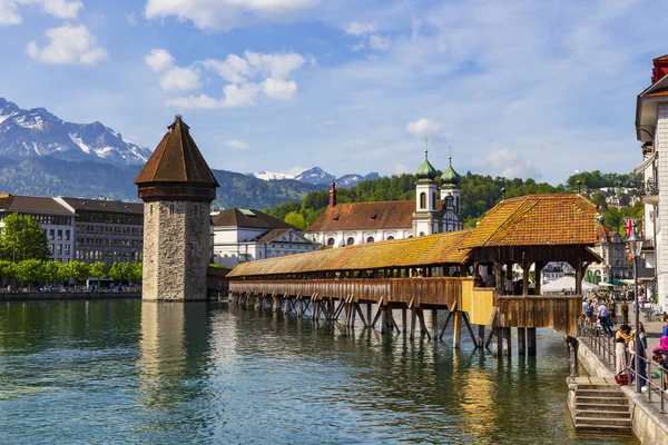 Luzern Switzerland April Tempat Terkenal Jembatan Kapel Danau Luzern Dengan — Stok Foto