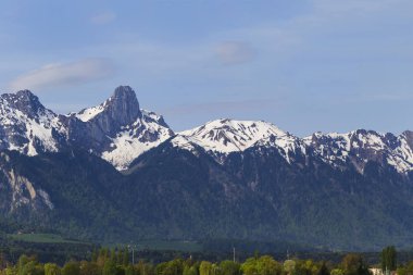 Stockhorn Bernese, Alpler Köyü, Bern, İsviçre (panorama sokakta bir bakıyorum lake Thun ile )
