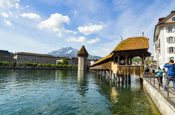 Luzern Schweiz April Chapel Bron Berömda Place Sjön Luzern Med — Stockfoto